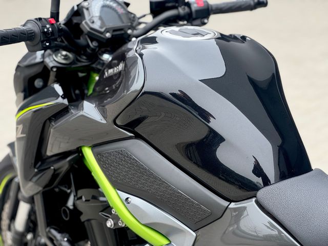kawasaki - z900