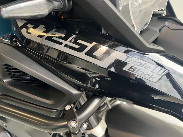 bmw - r-1250-gs-triple-black