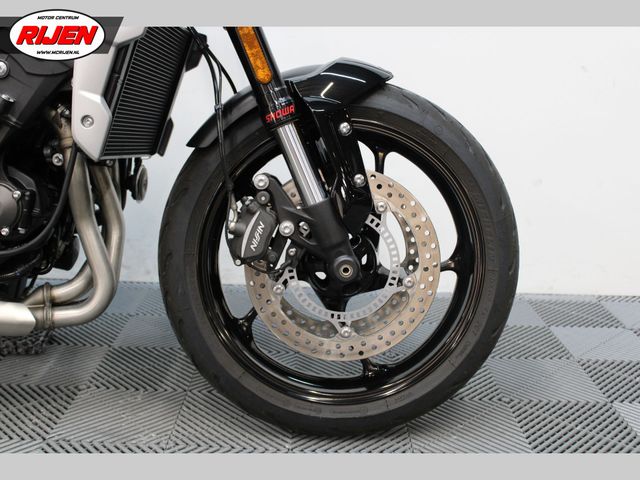 triumph - trident-660