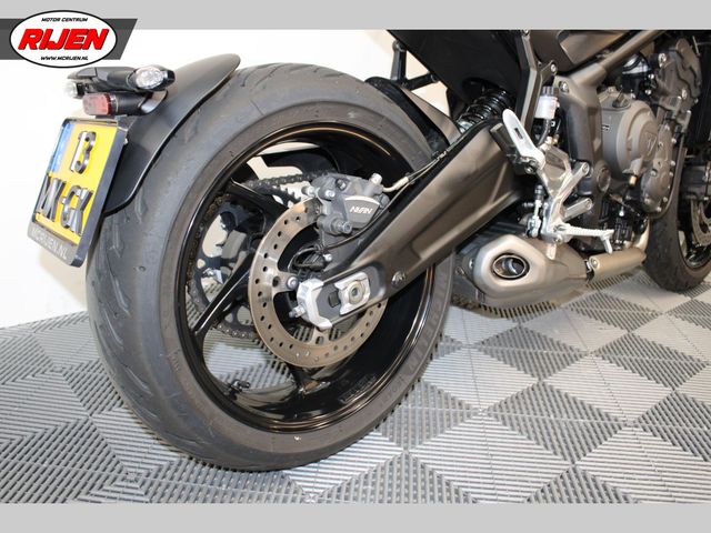triumph - trident-660