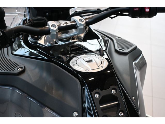 bmw - r-1300-gs-adventure-triple-black