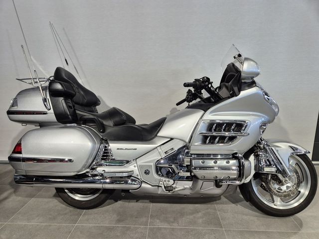 honda - gl-1800-goldwing