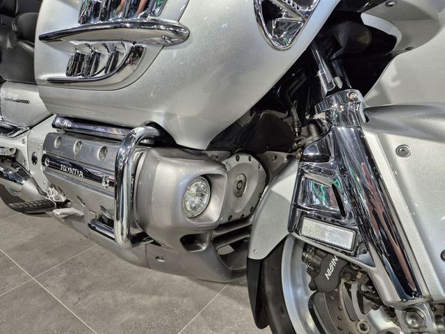 honda - gl-1800-goldwing