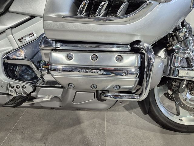 honda - gl-1800-goldwing