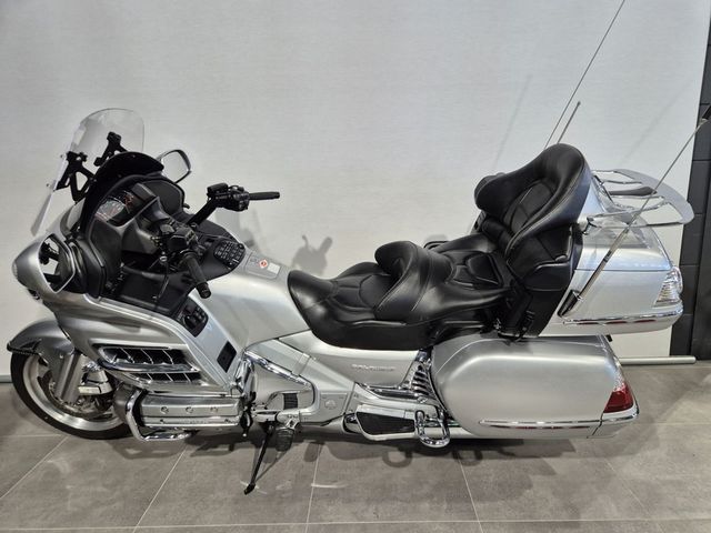 honda - gl-1800-goldwing