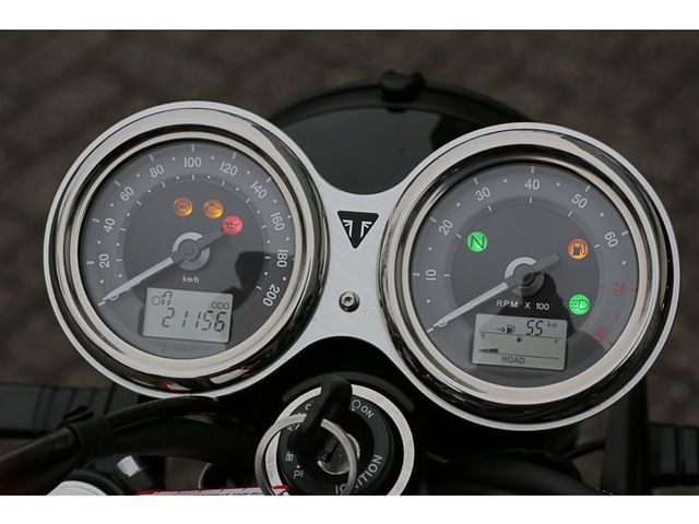 triumph - bonneville-t-120-black