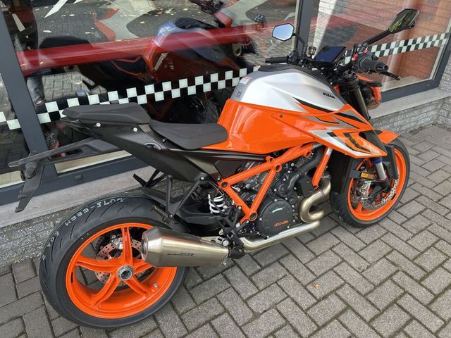 ktm - 1290-super-duke-r