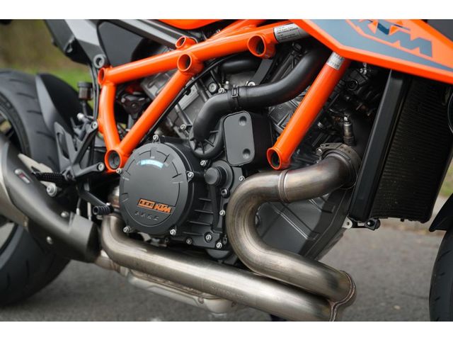 ktm - 1290-super-duke-r
