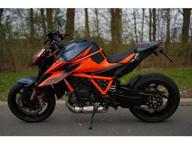 ktm - 1290-super-duke-r