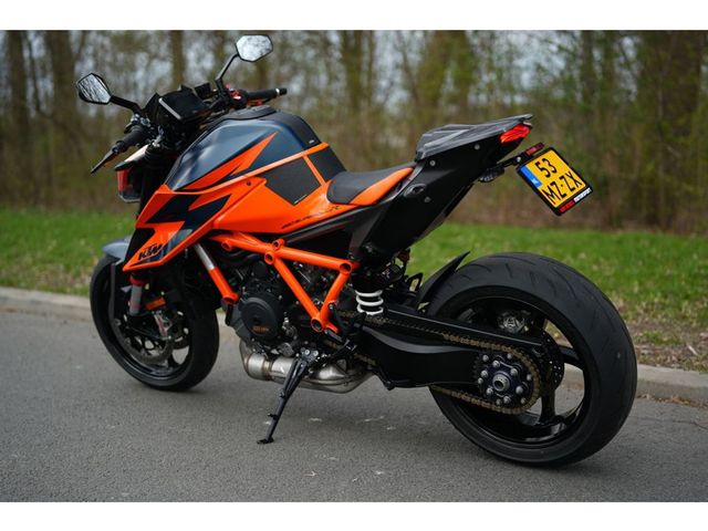 ktm - 1290-super-duke-r