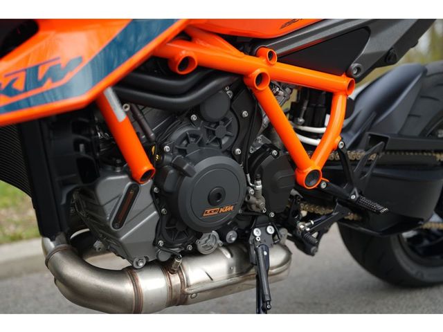 ktm - 1290-super-duke-r
