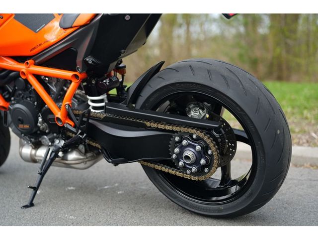 ktm - 1290-super-duke-r