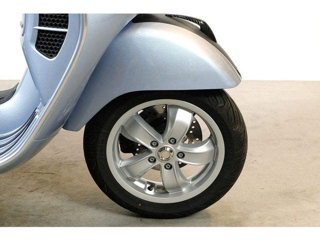 vespa - gts-300