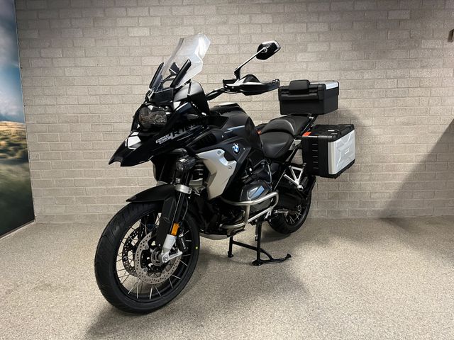 bmw - r-1250-gs-triple-black