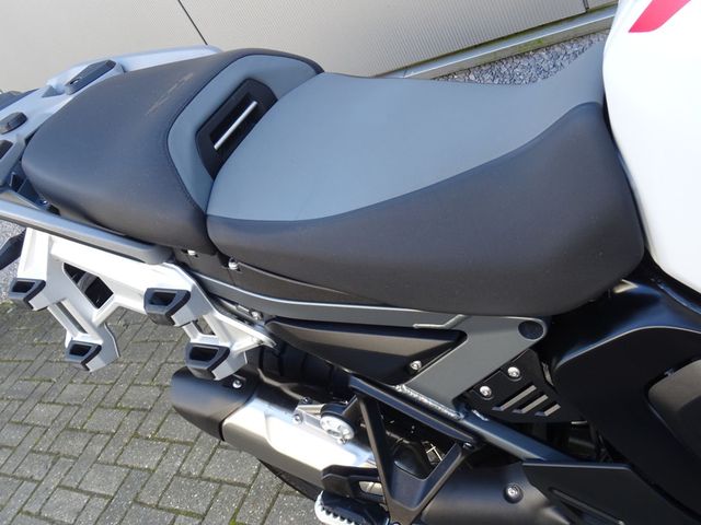 bmw - r-1300-gs-adventure-trophy