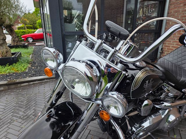 harley-davidson - softail-deluxe-flstn