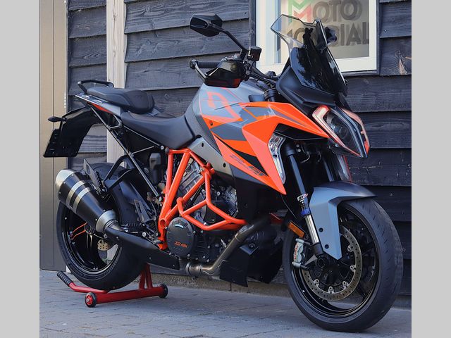 ktm - 1290-super-duke-gt
