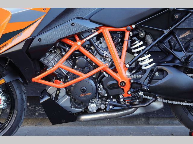 ktm - 1290-super-duke-gt