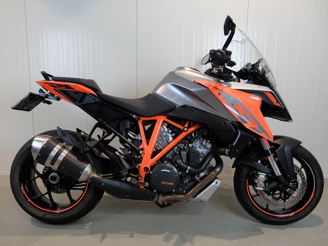 ktm - 1290-super-duke-gt