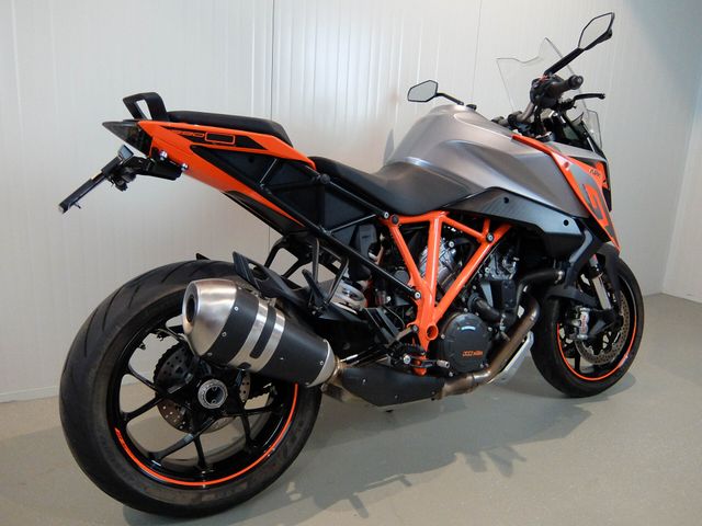 ktm - 1290-super-duke-gt