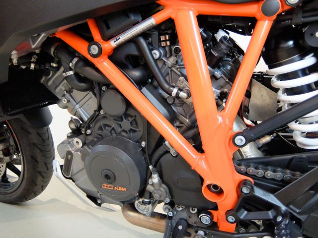 ktm - 1290-super-duke-gt