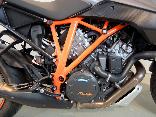 ktm - 1290-super-duke-gt