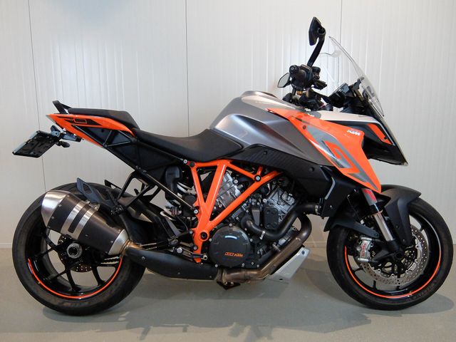 ktm - 1290-super-duke-gt