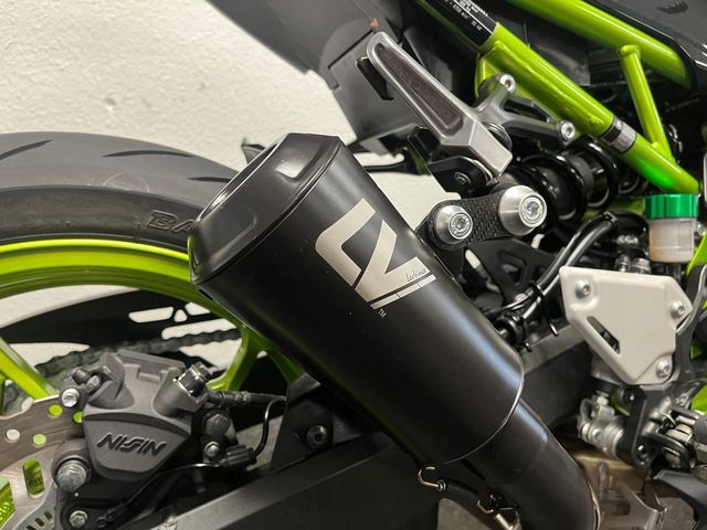 kawasaki - z900