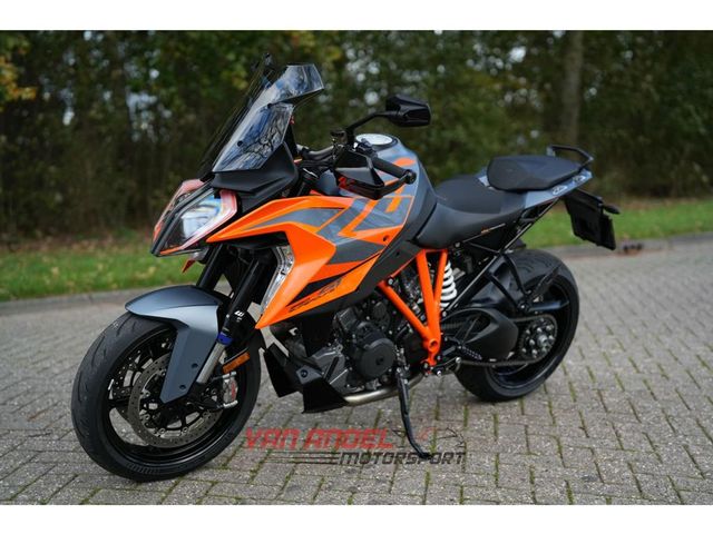 ktm - 1290-super-duke-gt