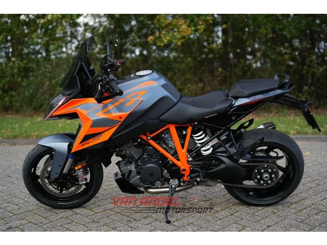 ktm - 1290-super-duke-gt