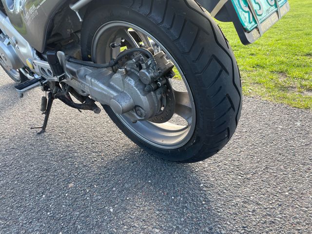 honda - ntv-650-revere