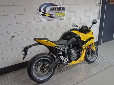 SUZUKI GSX-8R – foto 2