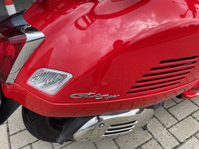 vespa - gts-300-super-sport