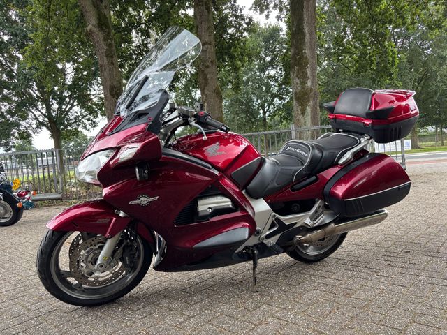 honda - st-1300-pan-european
