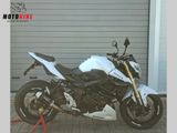 SUZUKI GSR 750