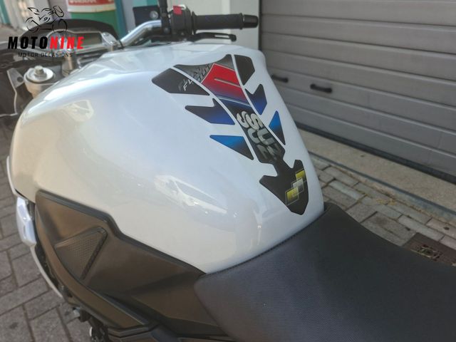 suzuki - gsr-750