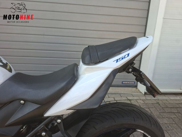 suzuki - gsr-750
