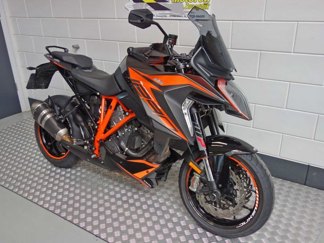 ktm - 1290-super-duke-gt