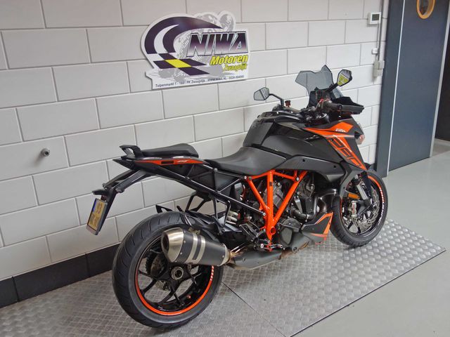 ktm - 1290-super-duke-gt