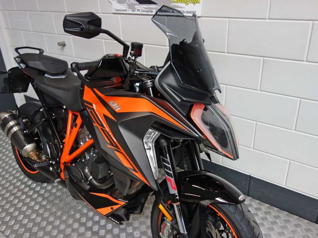 ktm - 1290-super-duke-gt