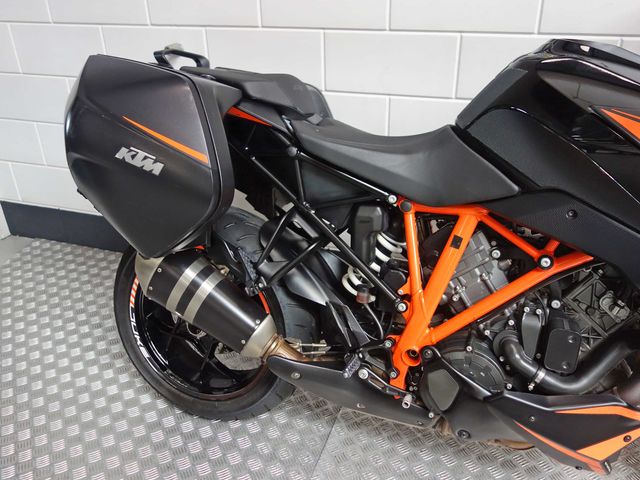 ktm - 1290-super-duke-gt