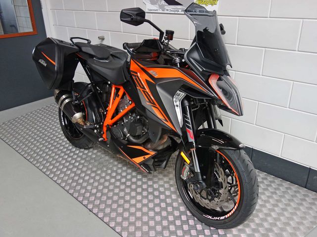ktm - 1290-super-duke-gt