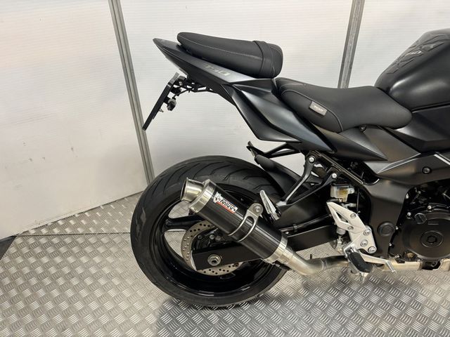 suzuki - gsr-750