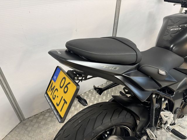 suzuki - gsr-750