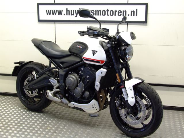 triumph - trident-660