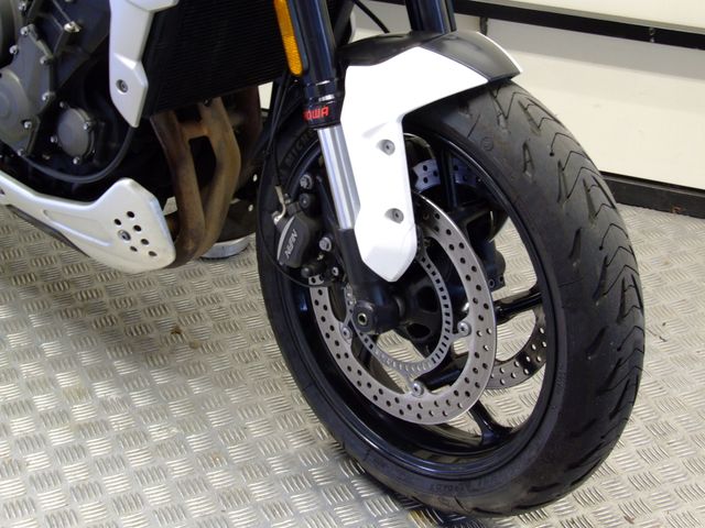 triumph - trident-660