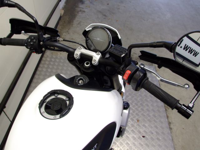 triumph - trident-660