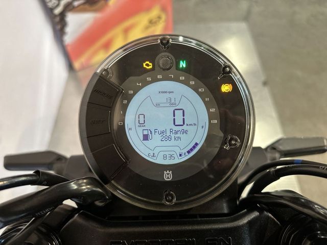 husqvarna - svartpilen-125