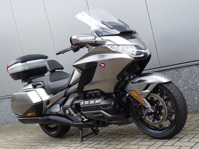 honda - gl-1800-goldwing-bagger