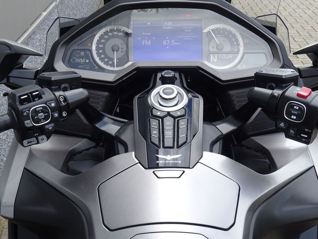 honda - gl-1800-goldwing-bagger